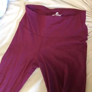 High waisted maroon leggings